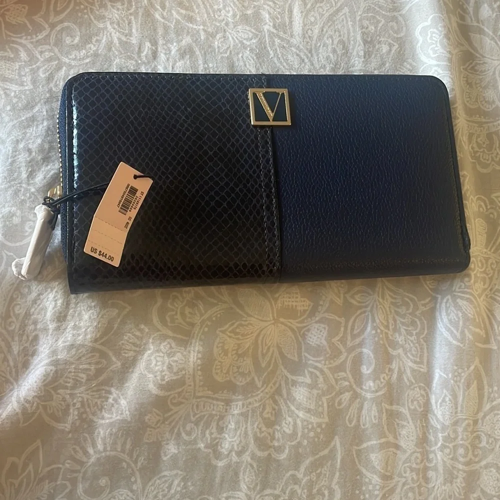Victoria's Secret Midnight Croc Zippy Wallet Large Bi-Fold - Picture 5 of 8
